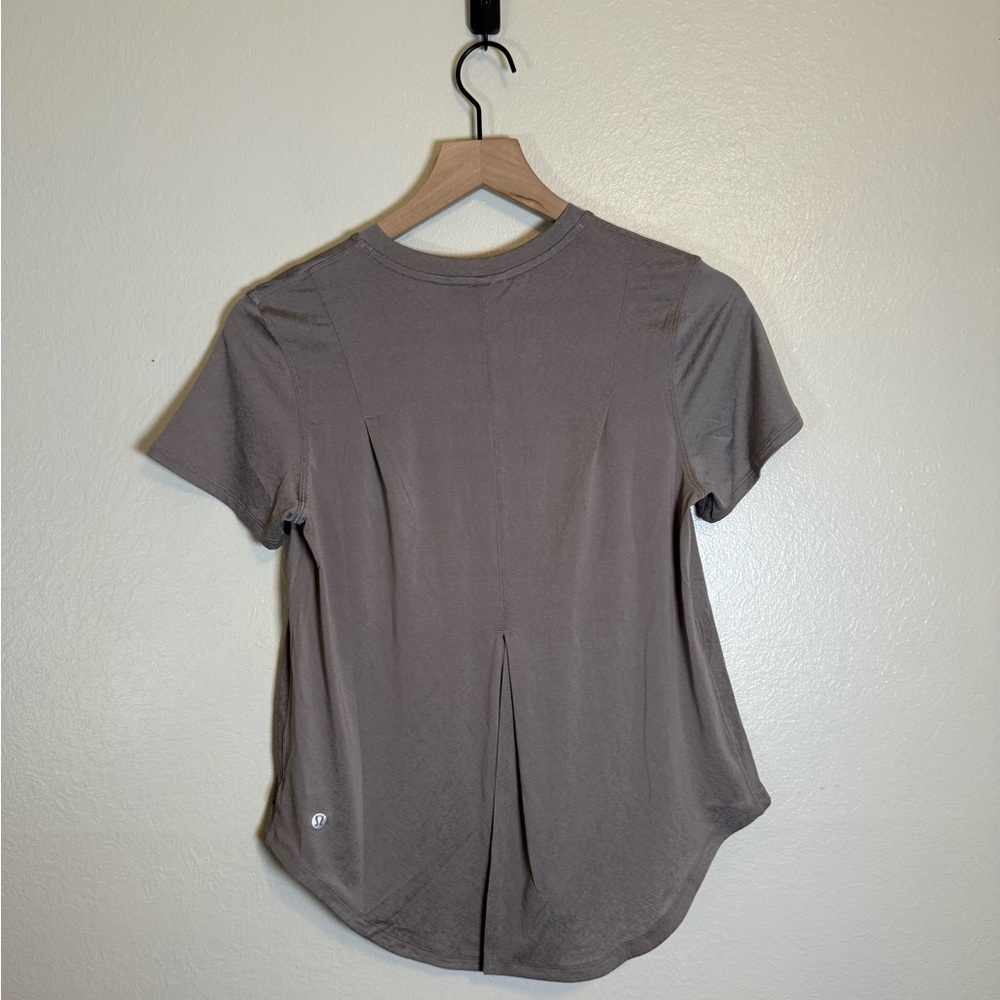 Lululemon Lightweight Split-Back Training T-Shirt - image 4